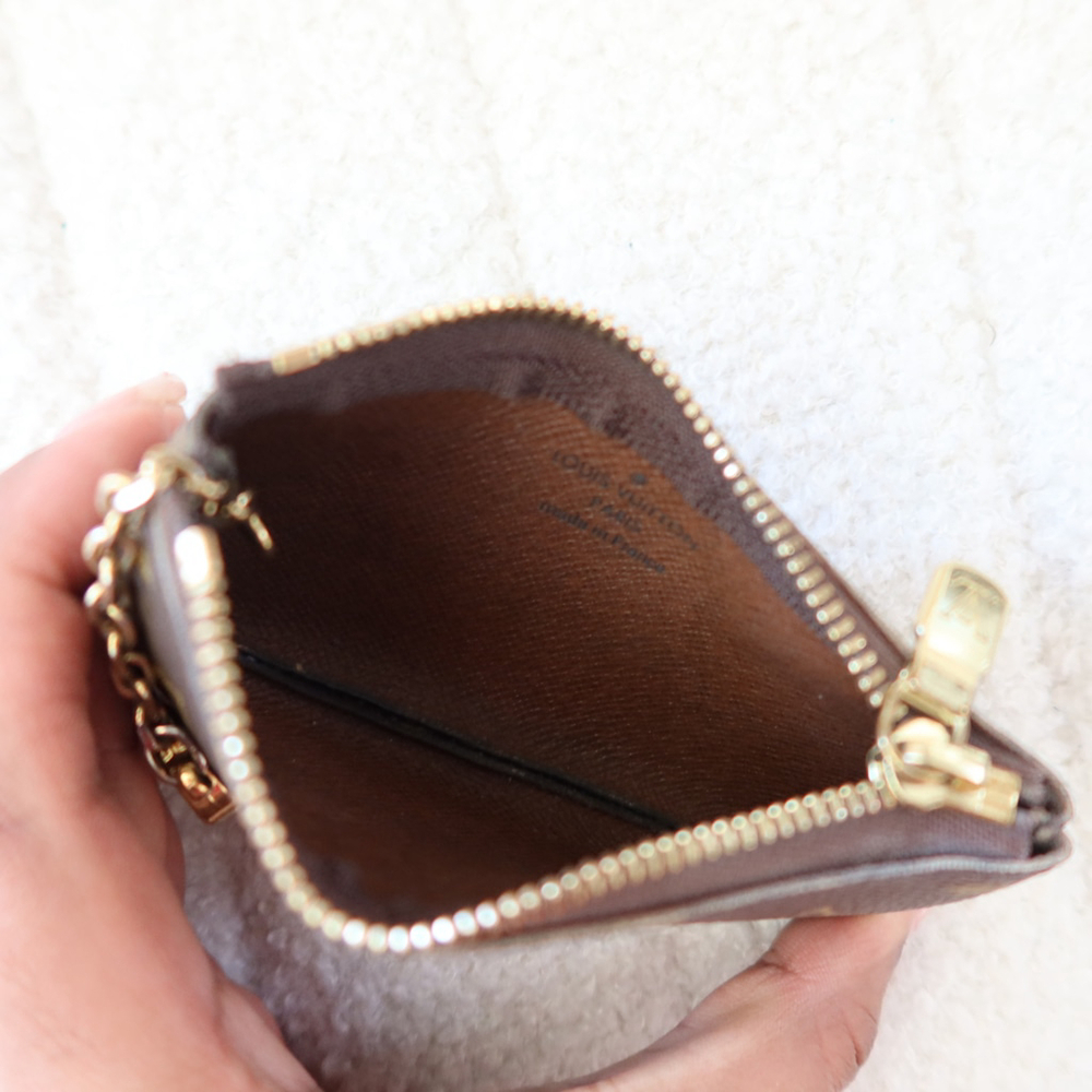 Louis Vuitton Key Pouch – Monogram - Picture 3 of 12